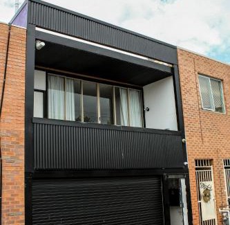 Narrabundah Apartment | Big Modern Loft Apt - Central - 7 Beds, 9 Guests - Workers, Families, Groups, Teams