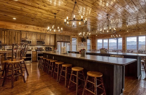Gatlinburg - Pigeon Forge Cabin | BIG MOOSE LODGE! 16 Bedrooms, LOADED!