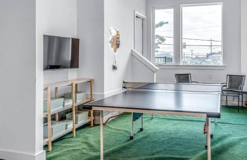 Katie Hill Neighborhood House | Big NEW and Modern with Skyline View Mural and Ping Pong