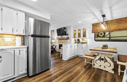 Downtown Knoxville Boat Rental | Big Orange Jr. houseboat @ Vol Landing nWalk to stadiumnFree parkingnBoat 2 of 2