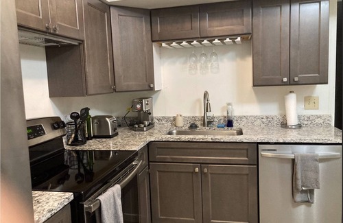 Southwest Raleigh House | big parking -2-bedroom with AC and WiFi in brilliant Raleigh