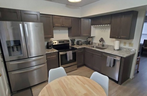 Southwest Raleigh House | big parking -2-bedroom with AC and WiFi in brilliant Raleigh