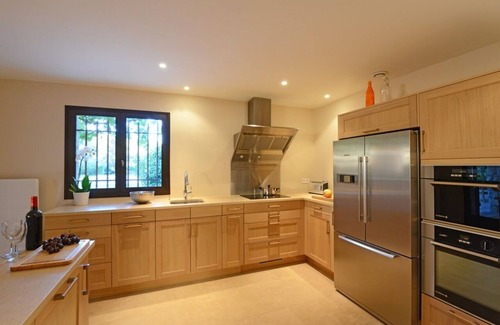 Cagnes-sur-Mer Villa | Big pool/noiseless AIRCON/quality mattresses/WIFI/BBQ/boccia/table tennis/pizza!