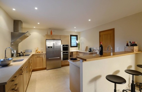 Cagnes-sur-Mer Villa | Big pool/noiseless AIRCON/quality mattresses/WIFI/BBQ/boccia/table tennis/pizza!