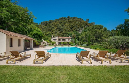 Cagnes-sur-Mer Villa | Big pool/noiseless AIRCON/quality mattresses/WIFI/BBQ/boccia/table tennis/pizza!