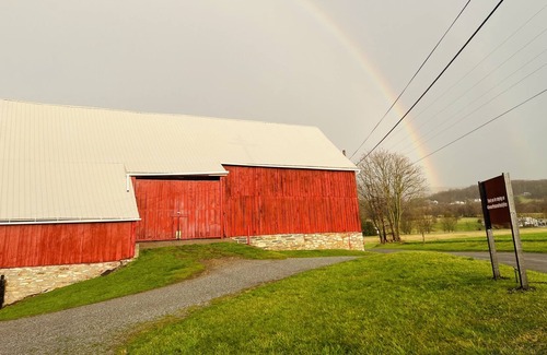 Keedysville House | Big Red Barn Glamp Fire Pit, Grill, Heated Mattress, Ask about Pool