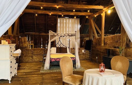 Keedysville House | Big Red Barn Glamp Fire Pit, Grill, Heated Mattress, Ask about Pool