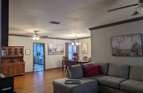 Frankston House | Big Red Comfortable, welcomes pets, & sleeps 6