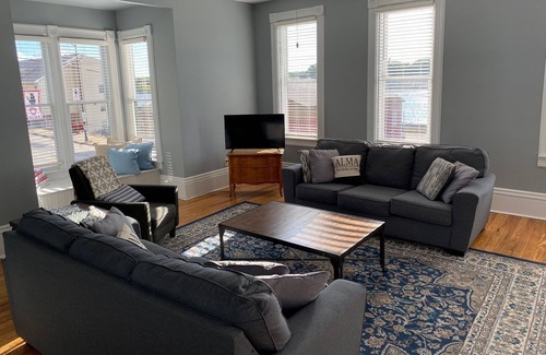 Alma House | Big River Suite - Spacious 2-level suite in Alma