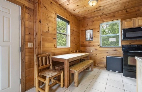 Galena Cabin | Big Riverfront Cabin #5 on the James! Sleeps 12, #5 of 5 Cabins