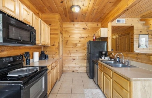 Galena Cabin | Big Riverfront Cabin #5 on the James! Sleeps 12, #5 of 5 Cabins