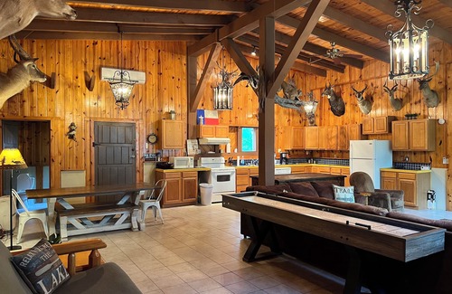Brookeland Cabin | Big Sam Hangout! 4 bed 3.5 bath South End with rear privacy close to ramp