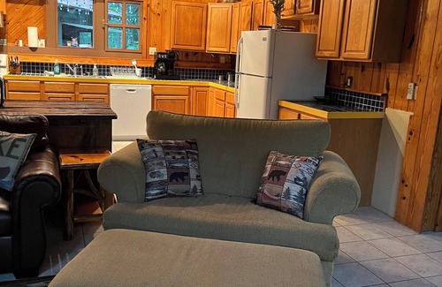 Brookeland Cabin | Big Sam Hangout! 4 bed 3.5 bath South End with rear privacy close to ramp