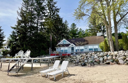 Suttons Bay House | Big Sandy Beach !Walk to Village! Suttons Bay Waterfront Cottage.