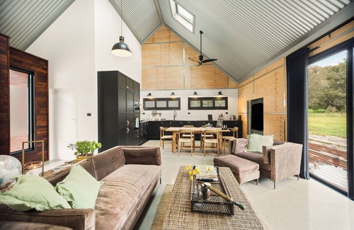Whitfield House | BIG Shed - Getaway for the family in the fabulous King Valley up to 6 guests