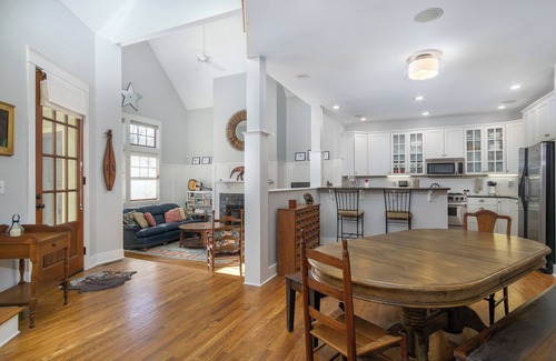 Cheshire House | Big Sigh | Cheshire Village Townhome 5 Min. to Town!