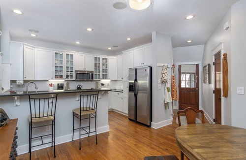 Cheshire House | Big Sigh | Cheshire Village Townhome 5 Min. to Town!