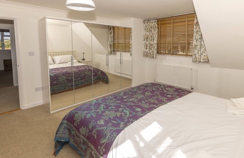 Bridport House | Big Sky-2 min walk Hive Beach Burton Bradstock . Parking Lg Gardens slps 10+ cot