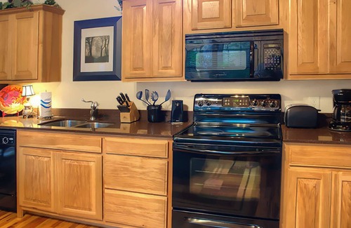 Helen Cabin | Big Sky - A Couple's Luxury Cabin with Spectacular Views of Yonah Mountain