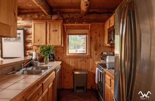 Gallatin Gateway Cabin | Big Sky - BIG Cabin! Your Winter Dreamland! Stunning, Huge Home on the Gallatin