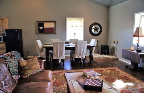 Doss House | Big Sky Guest House - Enjoy the stars in Fredericksburg, TX!