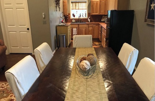Doss House | Big Sky Guest House - Enjoy the stars in Fredericksburg, TX!