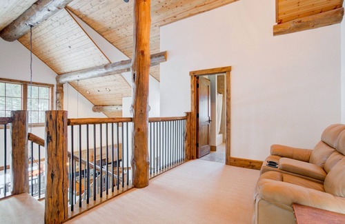 Spanish Peaks House | Big Sky Mountain Retreat | Ski-in/Ski-out | Private Hot Tub | NEW LISTING!
