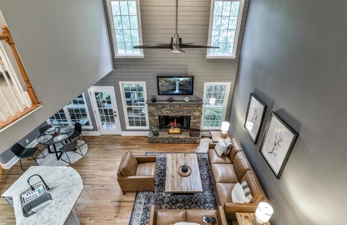 Big Canoe House | Big Sky - Pet Friendly Big Canoe GA Cabin-Modern amenities, hot tub, pet friendly, mountain views, access to lakes, golf courses