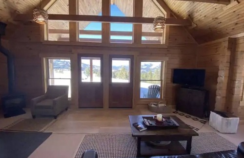 Gallatin Gateway House | Big Sky Retreat Cabin 2