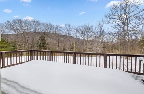 Newbury House | "Big Sky" Retreat Atop Sunapee/Ski + Lake Life