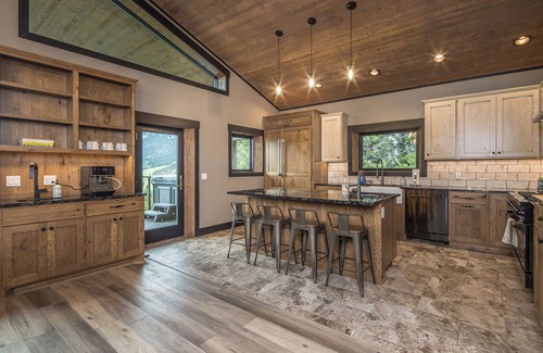Gallatin Gateway House | Big Sky Secluded Luxury Retreat