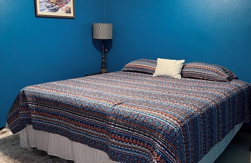 Brenham Cabin | Big spacious area to make some new sweet memories