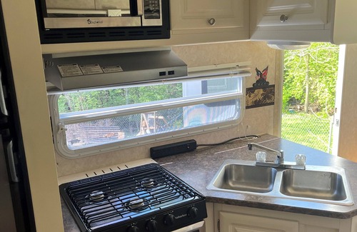 East Fultonham RV Rental | Big spacious Camper
