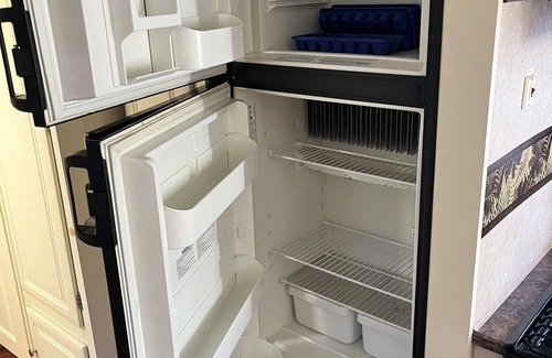 East Fultonham RV Rental | Big spacious Camper