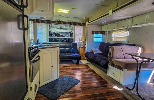 East Fultonham RV Rental | Big spacious Camper