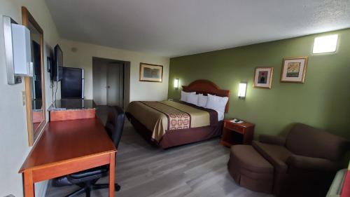 Madisonville Hotel | Big Spring Inn Madisonville