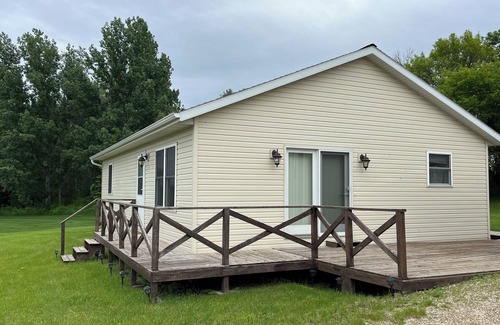 Big Stone City Cabin | Big Stone Lake views and next door access to public boat ramp.