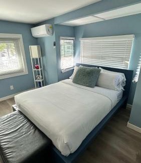 Bankers Hill Apartment | Big Studio with Ocean View max 6 sleepers