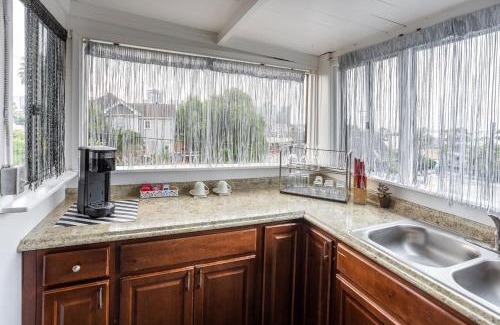 Bankers Hill Apartment | Big Studio with Ocean View max 6 sleepers