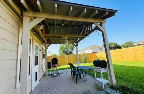 Mission Bend Apartment | Big Super Master Room in Houston