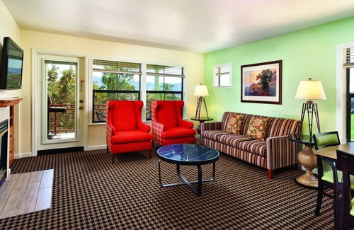 Angels Camp Resort | Big tree country in style!