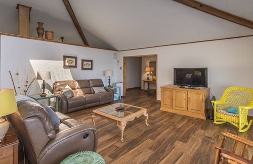 Prosperity House | Big view bungalow with large grounds and private dock on Lake Murray
