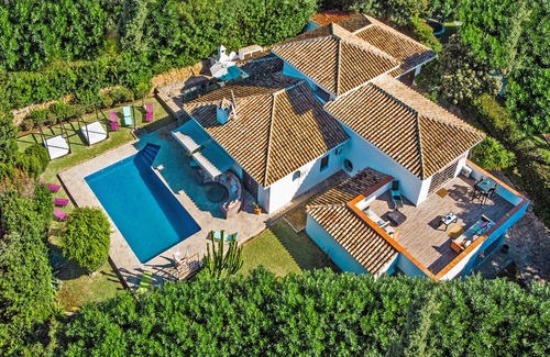 Urbanizacion el Rosario Villa | BIG VILLA 34121390 WITH 10 BEDROOMS EL ROSARIO MARBELLA, PRIVATE POOL FOR HOLIDAY RENTALS
