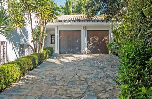 Urbanizacion el Rosario Villa | BIG VILLA 34121390 WITH 10 BEDROOMS EL ROSARIO MARBELLA, PRIVATE POOL FOR HOLIDAY RENTALS