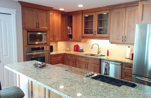Regional District of Nanaimo Apartment | Big Vista Panoramic Cruise-ship-View Suite. Minutes from the beach!