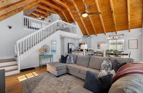 Seneca House | BIG WATER VIEWS from this waterfront home on Lake Keowee. Close to Clemson.