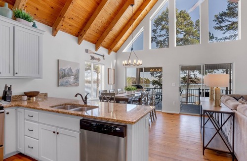 Seneca House | BIG WATER VIEWS from this waterfront home on Lake Keowee. Close to Clemson.
