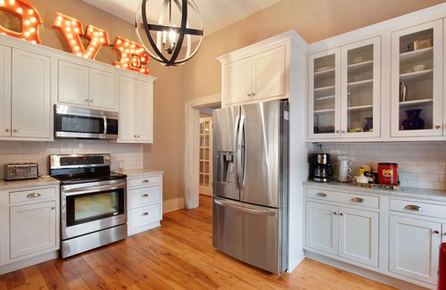 Dixon Park House | Big Yellow Brick House - Victorian District