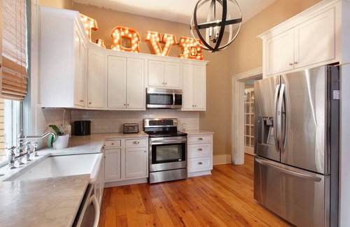 Dixon Park House | Big Yellow Brick House - Victorian District