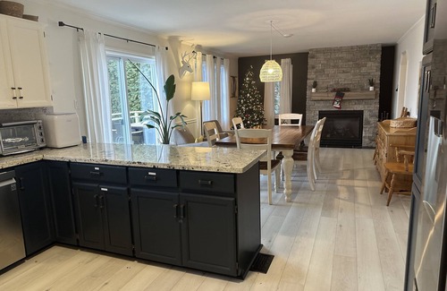 Cumberland Beach House | Big Yellow House on Lake Couchiching in S. Muskoka & Orillia